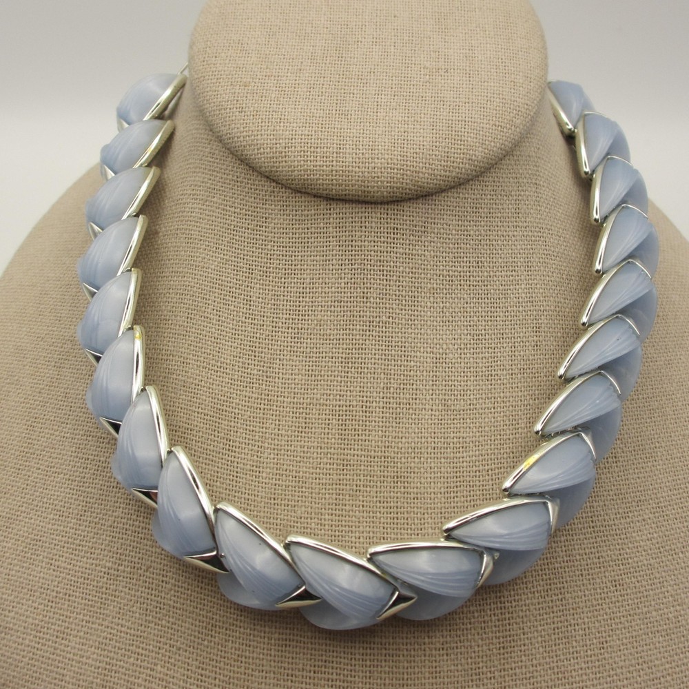 Vintage MCM Necklace Ridged Molded Acrylic Blue 15 Inch