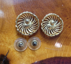 Vintage Earrings Pinwheel Gold-Tone Pierced Post 7/8 Inch