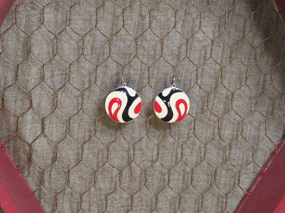 Vintage Red Off White Black Enamel Inlay Round Dangle Earrings Silvertone