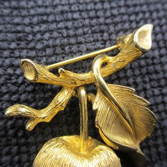 Vintage Lisner Brooch Apple Branch Leaf Gold Tone