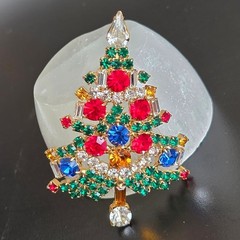 Vintage marked No lead gold tone and multi rhinestone Christmas tree pin brooch
