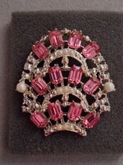 Vintage pink baguette rhinestone & faux pearl brooch, tiered, layered sheild…
