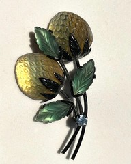 Vintage Austria FORBIDDEN FRUIT frosted molded Givre glass berries brooch BEAUTY