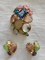 Vtg JULIANA D&E Cluster Faceted Multicolor Rhinestone Brooch & Clip-On Earrings