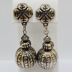 Four Leaf Clover Ornament Ball Drop Dangle Silver Tone Vintage Pierced Earrings