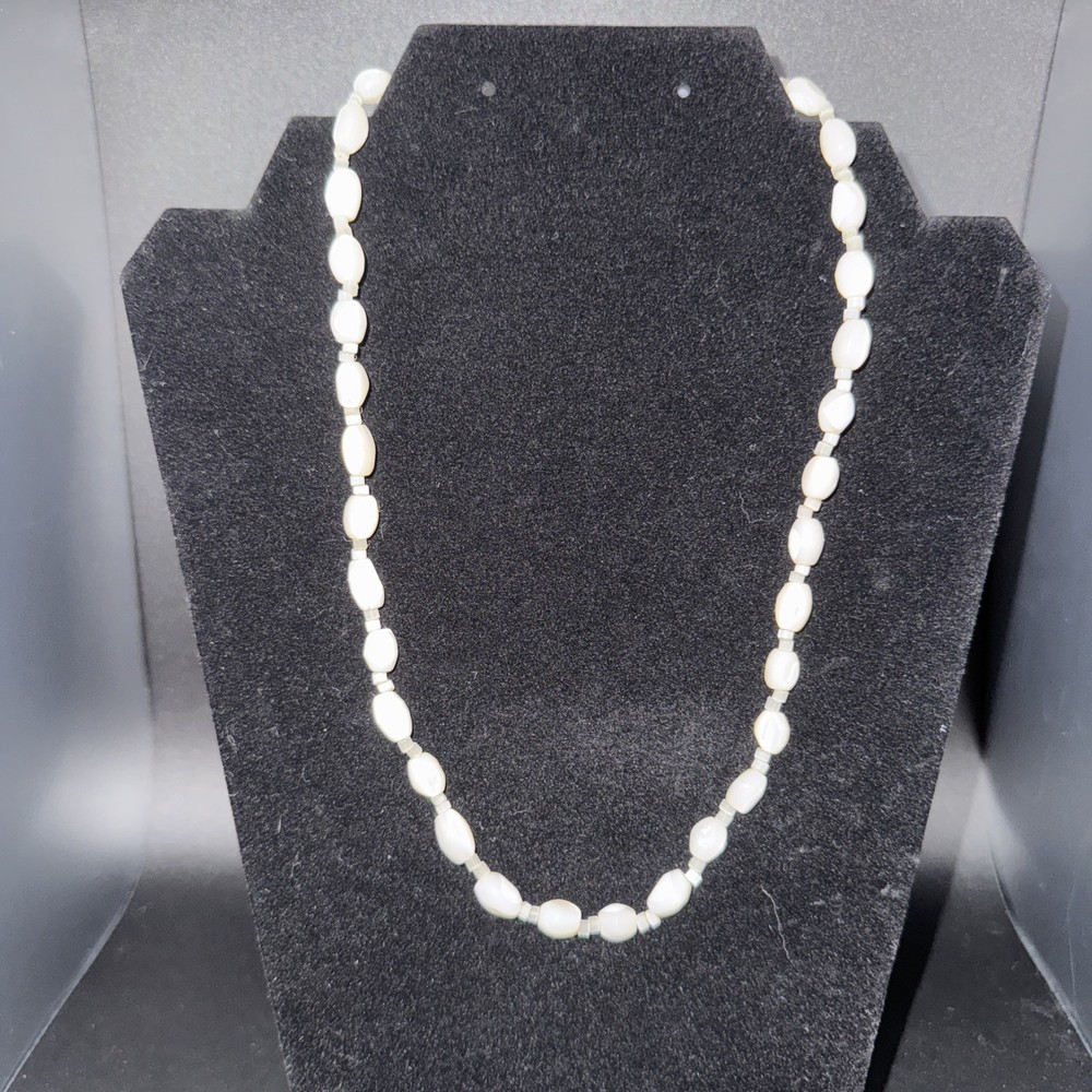 Vintage Mother of Pearl And Bead Necklace – 19”