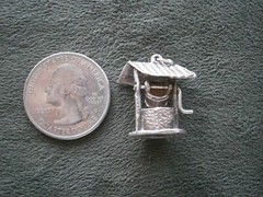 TJH Large Wishing Well with Offset Roof Vtg Sterling Silver Charm Pendant 5.0g