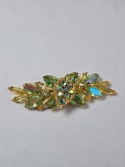 Vintage UNSIGNED Open Back Green Rhinestone Gold Tone Brooch LEAF PIN