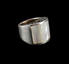 Vtg Sterling Silver Flush mounted Mother of Pearl Modernist ring Size 7.5