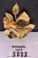 GOLD TONE BROOCH PIN ENAMEL MAPLE LEAF Vintage