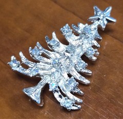 Vintage 90’s Silver Tone Aurora Borealis Rhinestone Christmas Tree Pin / Brooch