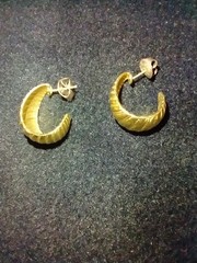 Vintage Ribbed Half Hoop Pierced Earrings Clasp Stamped 9c