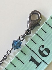 1990s Simple But Elegant Blue Cut Glass 16.5” Necklace