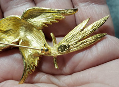 Lind-Gal LG Gold Tone Red Eyed Parrot Parakeet Pin Brooch Bird Vintage Jewelry