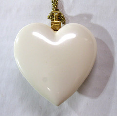 Vintage 70s Crown Trifari Cream / Off White Lucite Heart Gold Tone Necklace