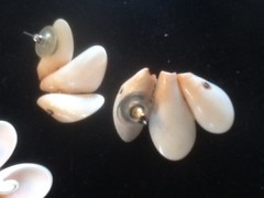 Pre-Owned Shell & MOP FLOWER PIN / Matching Earrings