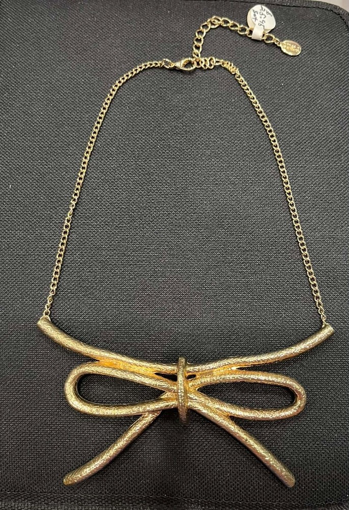 vintage Lucia gold-tone textured bow statement necklace 17 -20 in