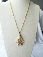 Vintage Celebrity NY Textured Gold Tone Modernist Pendant Necklace