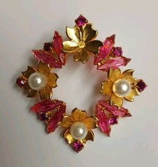 Vintage Pearl Rhinestone Pin Brooch Goldtone W/ Pearl & Pink Glass Stones Daisy
