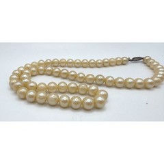 Vintage Japan Pearl Necklace 17″ Cream Faux Pearls Mid Century Classic