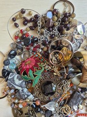 Bulk Costume Jewelry Junk Scrap Crafting 2 Lb Mixed Vintage & Contemporary Reuse