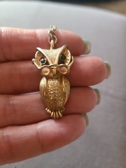 Necklace goldtone owl with green rhinestone eyes and glasses. Vintage 16 in.