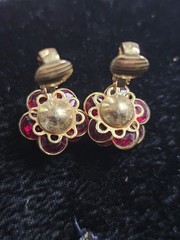 Vtg Flower Clip On Eearings Faceted Red Crystals Rhinestone Layered Gold Tone