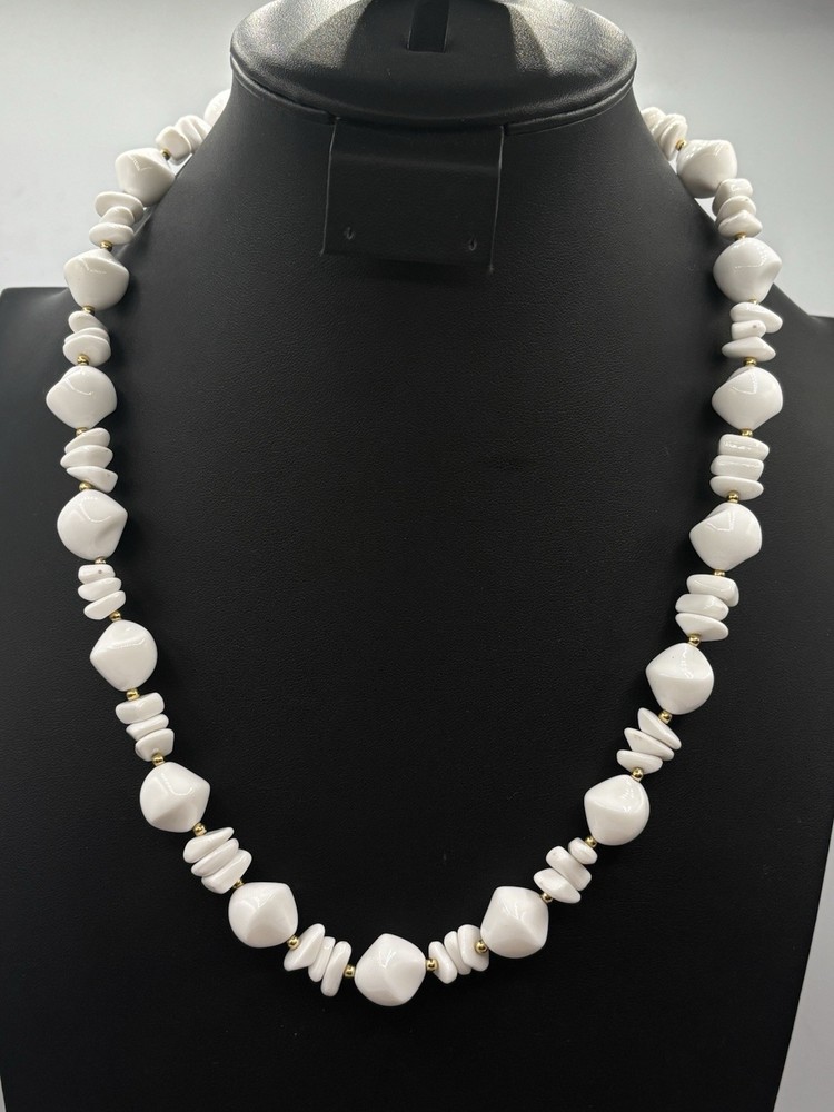 Vtg Lucite Textured Beaded Chip Necklace White Gold Beads 18”