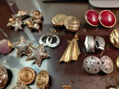 Fabulous vintage earrings 1960’s Lot. ( 108 Pcs )