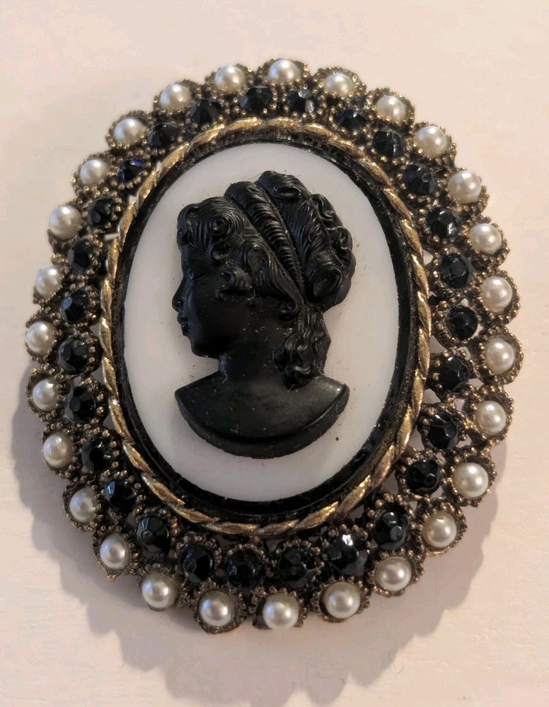🤍🖤 Vintage Black & White Cameo Brooch — Jet Rhinestones & Faux Pearls