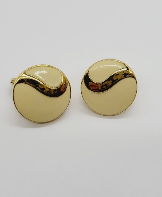 MONET Cream enamel Gold tone Clip Earrings .75 in Art Deco Circle Round Vintage