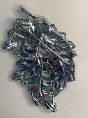 Vintage LISNER Blue Molded Jelly Lucite Leaves Brooch