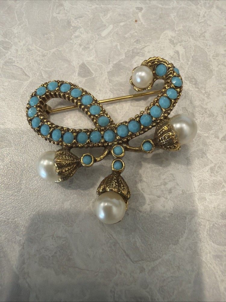 Vintage Gold Tone With Turquoise Stones And Faux Pearl Brooch