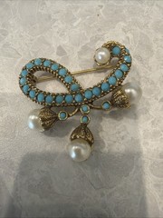 Vintage Gold Tone With Turquoise Stones And Faux Pearl Brooch