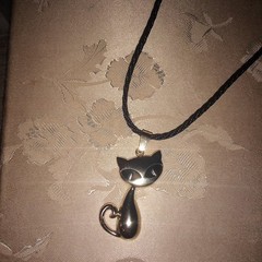 Vintage Big Eyes Gold Tone Cat Necklace & Fabric Braid Cord 18″ Siamese, Alien