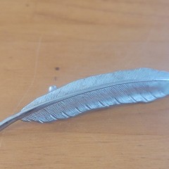 Vintage Silver Tone Feather Brooch Pin Textured Leaf Plume