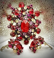 Signed🌹SCHREINER🌹Exotic Flowering Layered Red-Pink-Purple🌹Brooch/Earrings Set