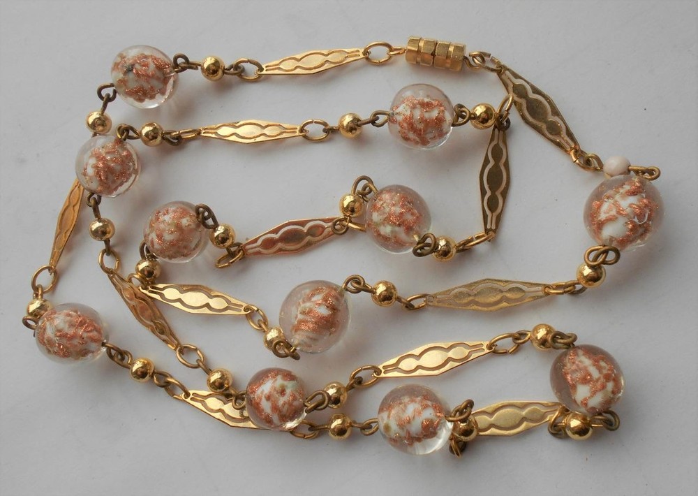 Vtg Pink/Gold Encased Lampwork Bead Necklace Gold Tone Links 33″