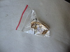VTG 1970s RIBBON BOW GOLD TONE HINGED W/SAFETY CATCH DRESS/SCARF CLIP