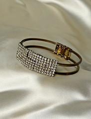 Vintage Gold Tone Hinged Rhinestone Bracelet – 2.5 Inches