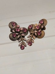 Vintage 1940s Unsigned Coro Pink Amethyst Rhinestone Floral Clip On Earrings