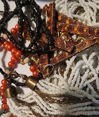 1 lb Jewelry Makers Craft Lot Vintage Art Beads Glass Acrylic Metal Wear Repair