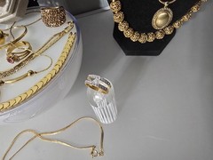 WOW Nice Versatile Vintage/Now Gold Tone Jewelry lot Some Signed