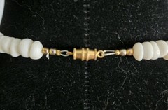Vintage Genuine Puka Shell Necklace 19″ graduated size 8-10mm shells 83 grams