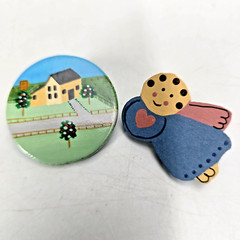 Brooches Pins 2 Wooden House Angel Hand Painted Wood Broach 1.5″ In Vtg