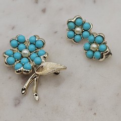 Vintage Sarah Coventry Remembrance 1968 Brooch Clip Earrings Faux Turquoise Set