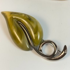 Brooch Pin Lot Silver Tone Green Marbled Leaf One Signed Liz Clairborne