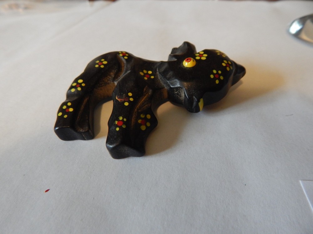 VTG 1940S 1950S EBONY WOOD DOG HAND PAINTED CARVED PIN BROOCH MARTHA SLEEPER