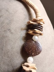 Chic Statement Piece Vintage Tropical Shell Pendant Coconut Beads Necklace
