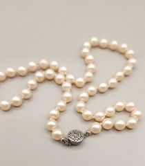 Vintage 1950s Knotted Faux Pearl Strand Necklace 16″ Choker Box Clasp 0.6oz